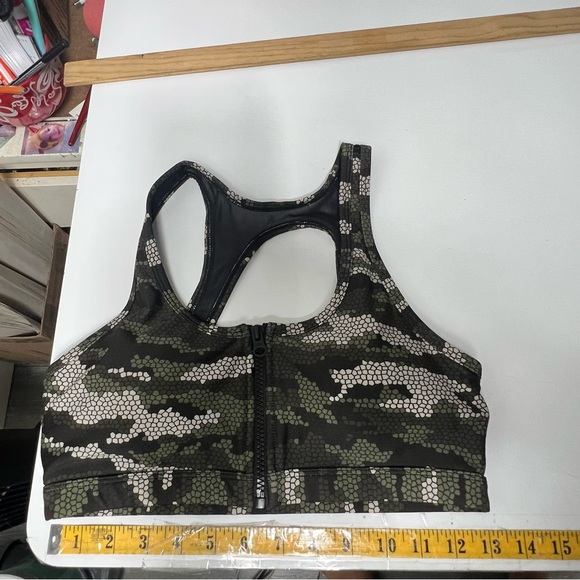 Lorna Jane Camo Front Zipper Sports Bra
Olive Green/White size S/M - Picture 3 of 7